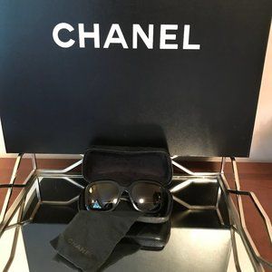 CHANEL - Authentic